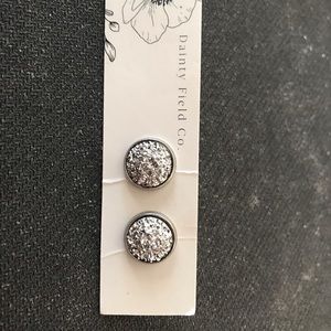 Dainty Field co earring
